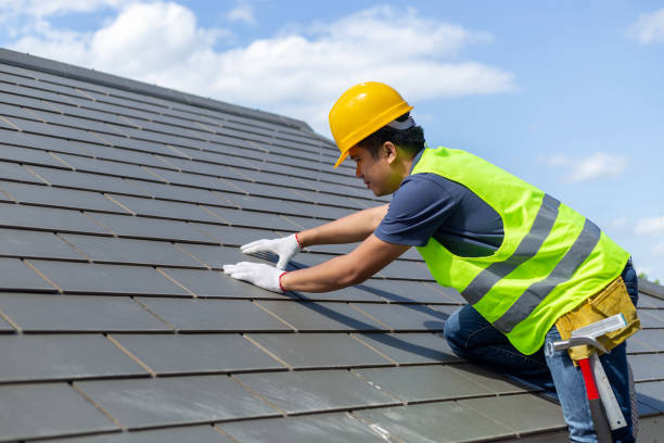 Best Roofing Contractors for Homes  in Newburg, WI
